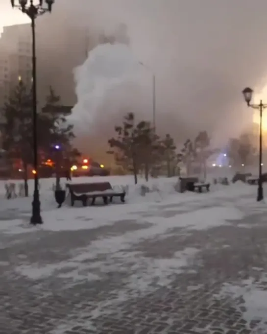 В Астане сняли видео с огромными клубами пара над левым берегом.