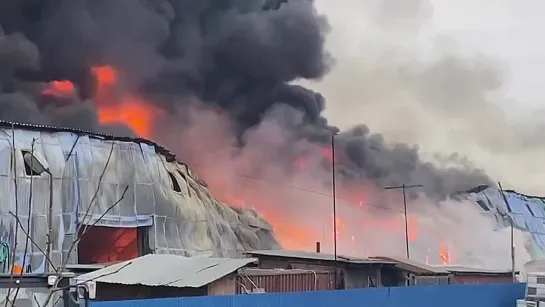 «Сгорел дотла»: сотрудник склада на Волхонском шоссе раскрыл детали пожара