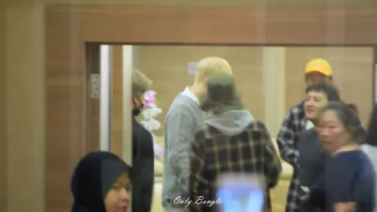 [FANCAM] [23.11.17] B.A.P In VIP LOUNGE at PENANG AIRPORT MALAYSIA