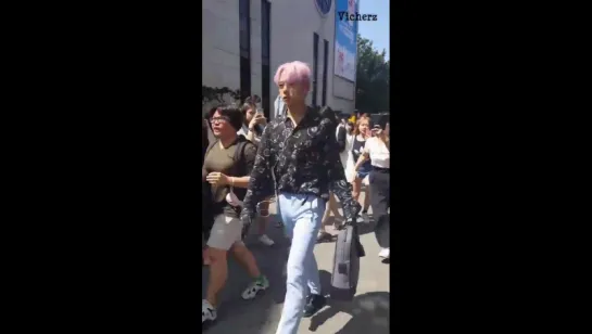 [FANCAM][08.09.17] Дэхён после первой предзаписи Music Bank