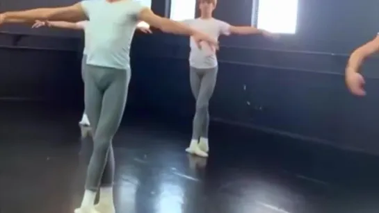 Ballet Dance Class - Boys - COFL