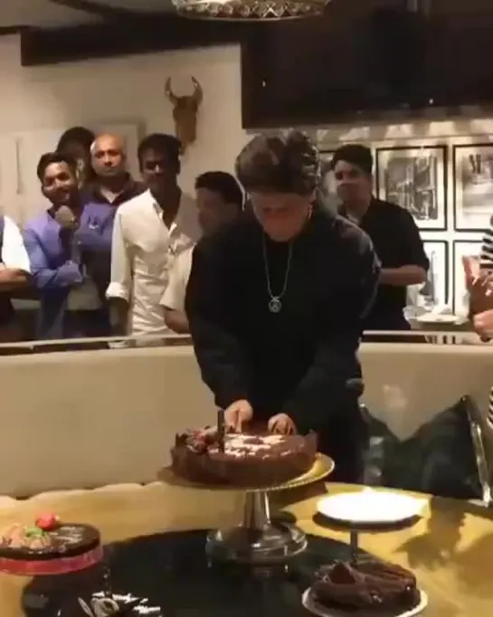 SRK cutting his birthday cake at a Mumbai restaurant