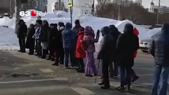 Самара. Из-за отсутствия отопления люди начали перекрывать дороги.