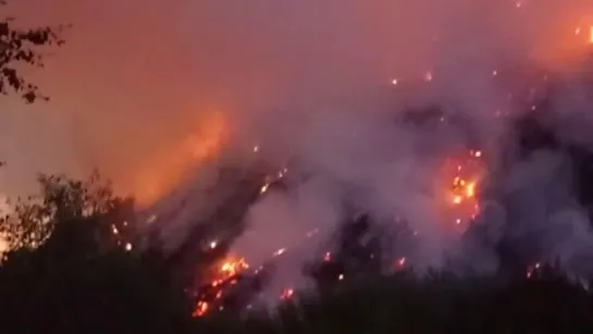 Под Гагарином уже несколько дней полыхает свалка