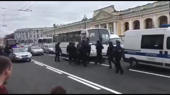 Задержание Алексея Белозерова у Дворцовой пл. 5.05.18