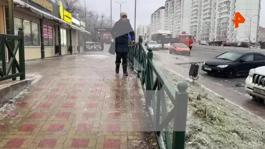 Около 300 человек обратились в травмпункты из-за гололеда в Ростове-на-Дону, из них 71 — ребенок, сообщили нам в региональном Ми