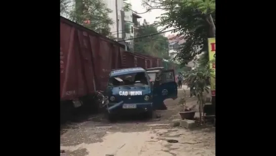 Когда не удачно поставил свой автомобиль...