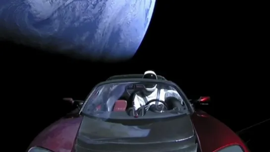 «Без паники»: красный Tesla Roadster бороздит просторы Вселенной с манекеном за рулём