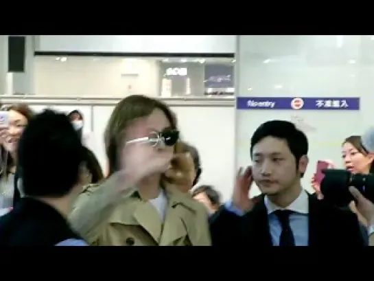 2011.04.28 Jang Geun Suk at Incheon Airport on the way to Hongkong2