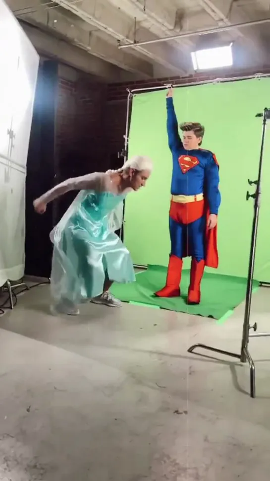 Алексей Воробьев: У каждого супергероя есть тренер 😂 #superman #frozen 31.10.2021