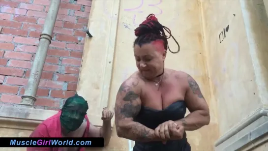 Brutal Muscle Domina -