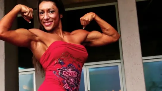 Girls nice biceps