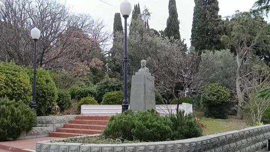 Детский санаторий имени А. А. Боброва (г. Алупка, Крым) - прогулка по территории в 2023 г.