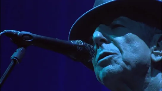 Leonard Cohen - Famous Blue Raincoat (Live in London 2008)