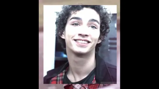 Vine Misfits Отбросы Robert Sheehan Nathan Young