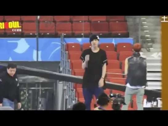 [FANCAM] 130414 Angle rehearsal - The 13th Music BillBoard Annual