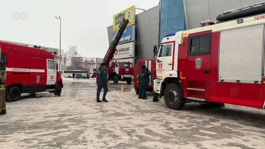 В Челнах загорелся магазин одежды в ТЦ «Омега»