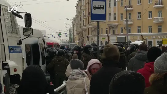 «Позор! Позор!»: митинги за Навального в Казани