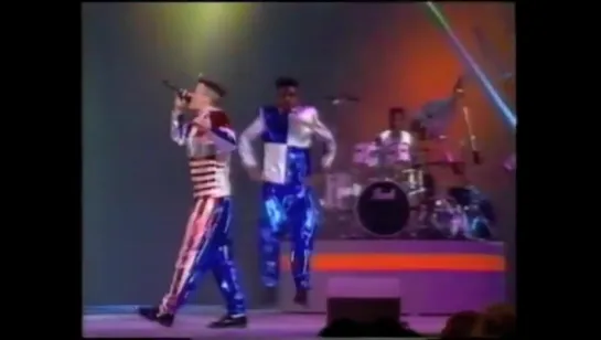 Vanilla Ice - 01-28-91 American Music Awards