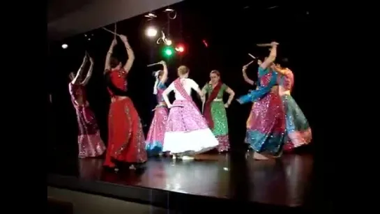 GUJRAT DANCE FORM : DANDIYA