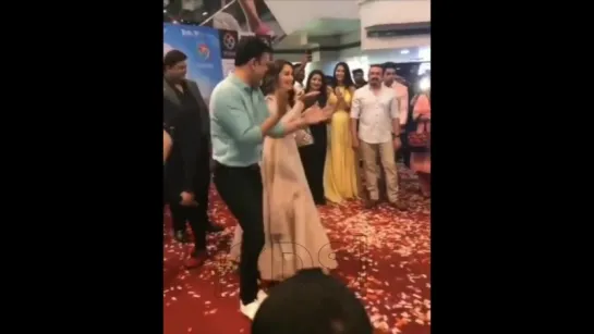 Madhuri Dixit Dance In Mall At Bucket List Promotion