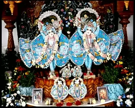 Даршан Божеств ИСККОН по всему миру ~ Darshan оf Deities оf ISKCON Worldwide