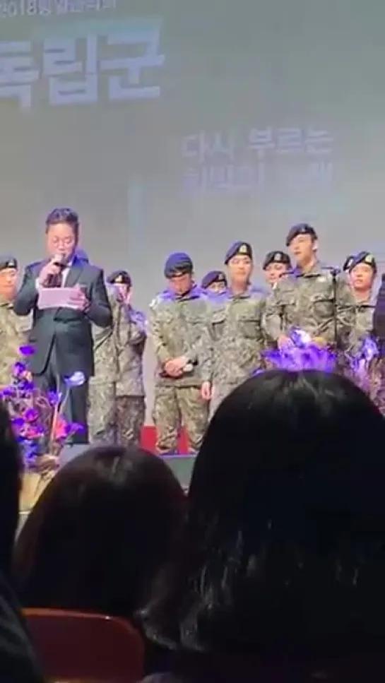 [201118] Сонгю с актерами мюзикла "Sinheung Military Academy" на "Arirang Hangil Concert". (cr.MY_1over3)