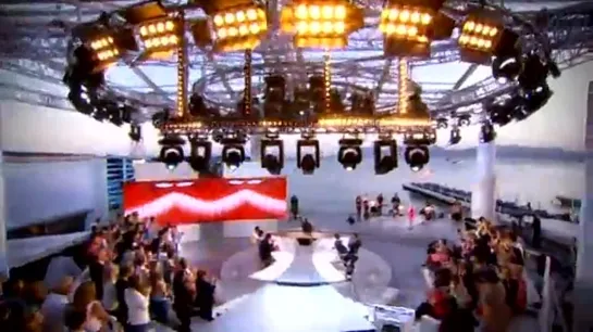 Le Grand Journal -  Kylie Minogue Performs 'Can't Get You Out Of My Head'