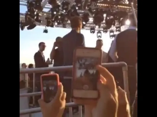 Fan Video of Rob and Guy before Le Grand Journal