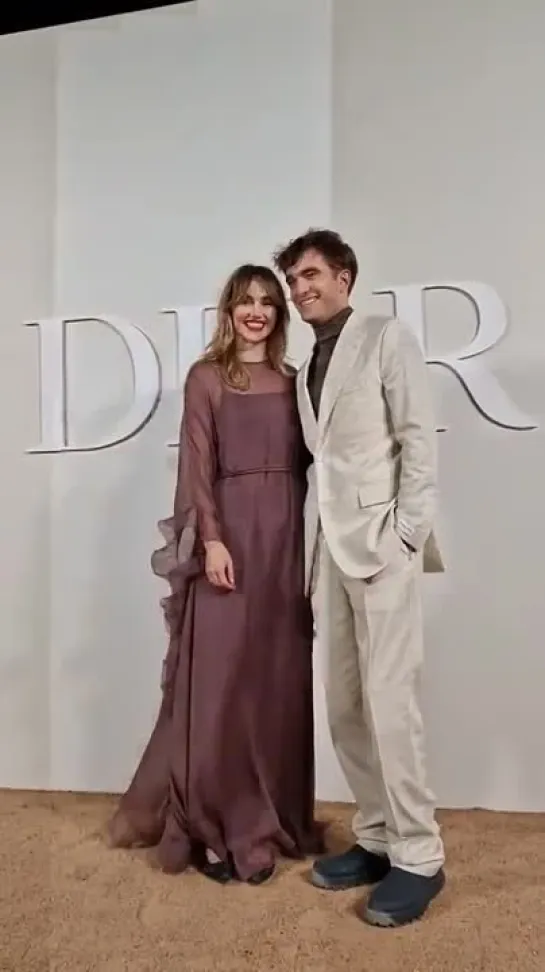 Robert Pattinson and Suki Waterhouse at #DiorMenFall in Giza (Egypt), 03.12.2022