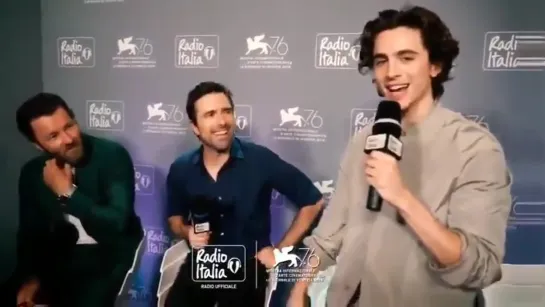 Timothee Chalamet: "It's Robert Pattinson, ciao Radio Italia"