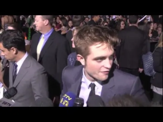 Rob Interviews with Pacific Rim - Breaking Dawn LA Premiere, 14.11.2011