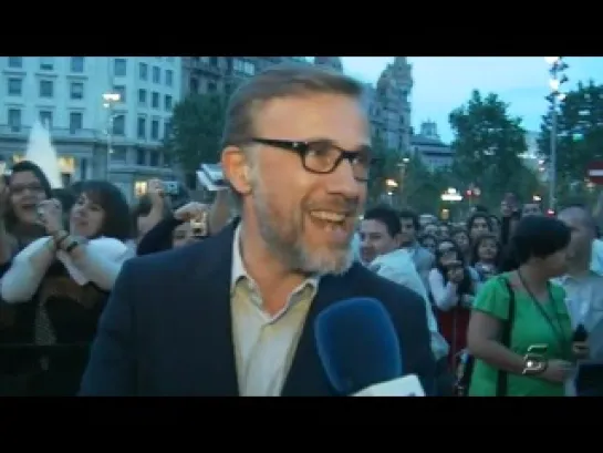 Rob's Interview with 'Vuélveme loca' at the Barcelona Premiere - The interview with the glasses