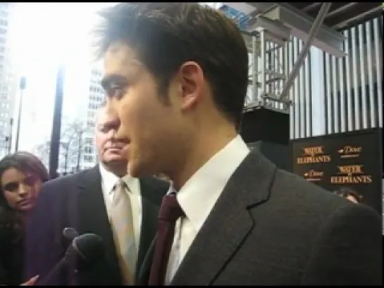 J-14 Exclusive: Rob Pattinson at the Water For Elephants Premiere