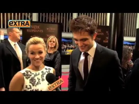 EXTRA:Reese on Love Scenes with Pattinson: "Sexy Doesn't Cover It"