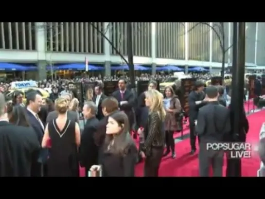 POPSUGAR:Robert Pattinson WFE Red carpet arrival -17.04. 2011