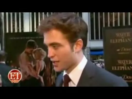 ET : Rob and Reese WFE Premiere 17.04.11.