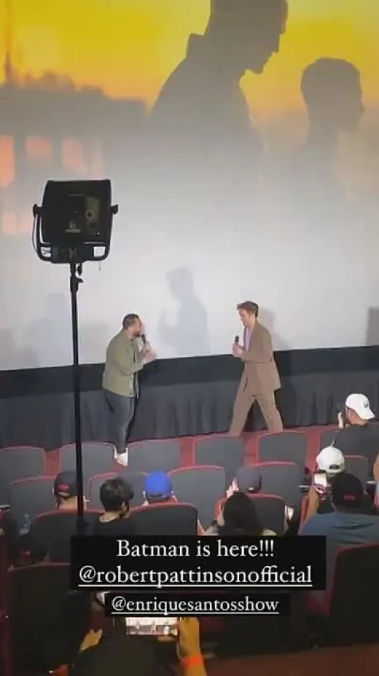 Robert Pattinson surprising fans in a Special Screening for #TheBatman in Miami, 27.02.2022