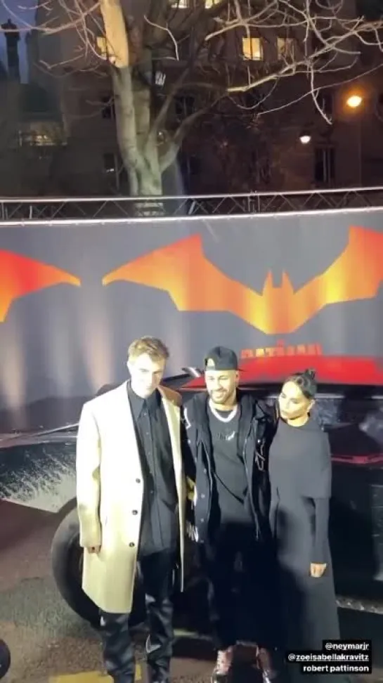 Robert Pattinson, Neymar and Zoë Kravitz posing together at #TheBatman special screening in Paris, 21.02.2022