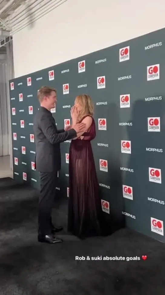 Rob and Suki before posing at the #GoGala red carpet, 21.10.2023