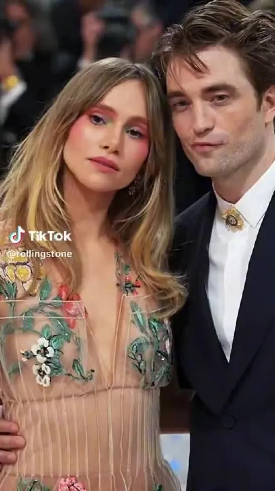 Robert Pattinson and Suki  Waterhouse at the #MetGala, 01.05.2023