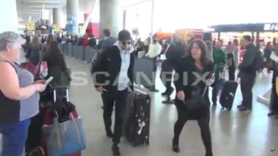 Robert Pattinson Arrives At JFK, New York (Oct 14th)