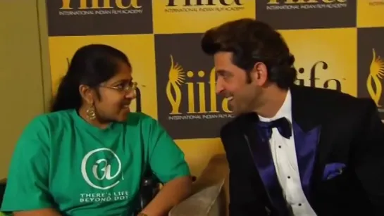 Hrithik Roshan At IIFA Weekend Meets His Fan- full video (IIFA 2014)