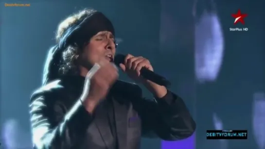 Sonu Nigam Performing Abhi Mujh Me Kahin -Gima 2012