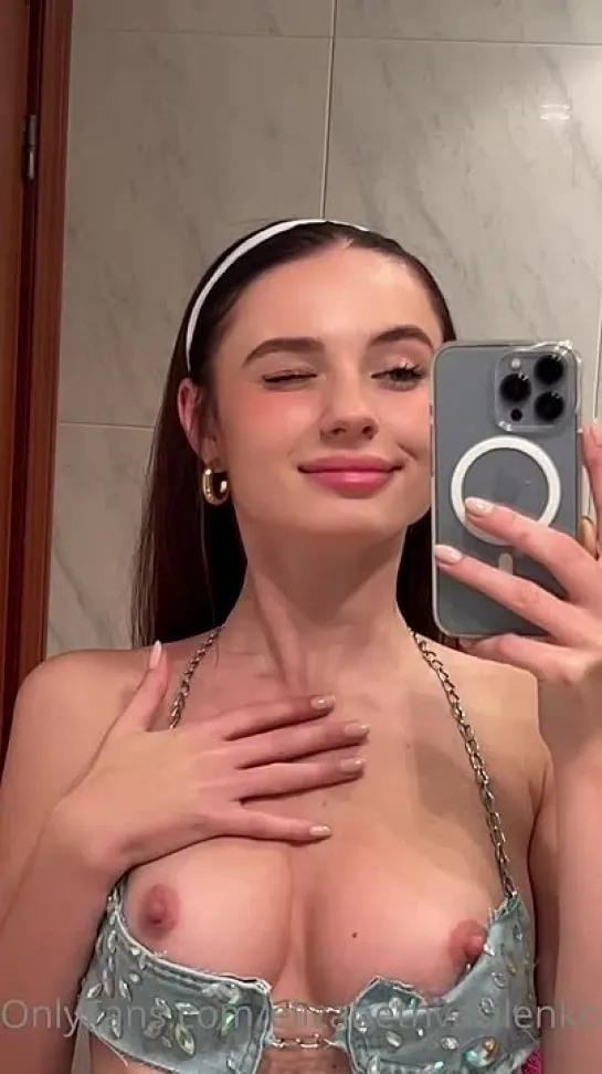 Лиза Василенко показала голую грудь (Elizabeth Vasilenko слив с Onlyfans)[HD1080,brunette,boobs,tits,twitch,стримерша,nude,teen]