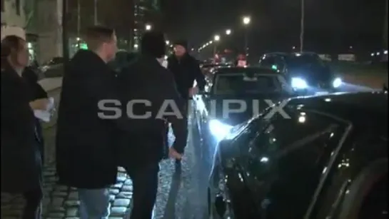 Robert Pattinson, Sienna Miller and Charlie Hunnam surrounded by Fans in front of the Berlinale Dining Club at Potsdamer Platz i