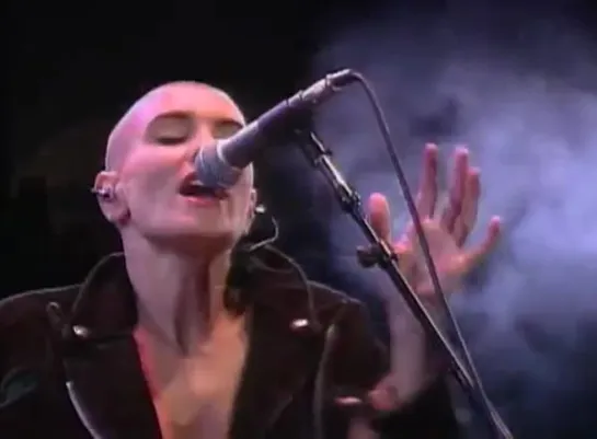 Sinead O'Connor - Nothing Compares 2 U (Live)