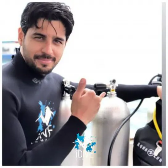 SidMalhotra doing scuba diving in Maldives 20.04.2019