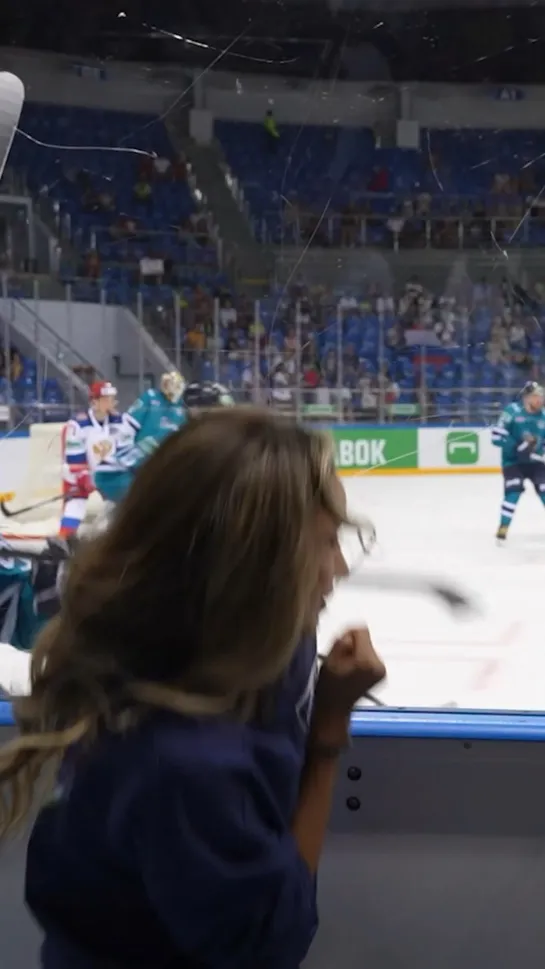 Вооот, шайба! 🏒😮. Фрагмент влога «Лига Ставок Sochi Hockey Open»