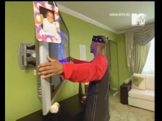 Juelz Santana on MTV Cribs